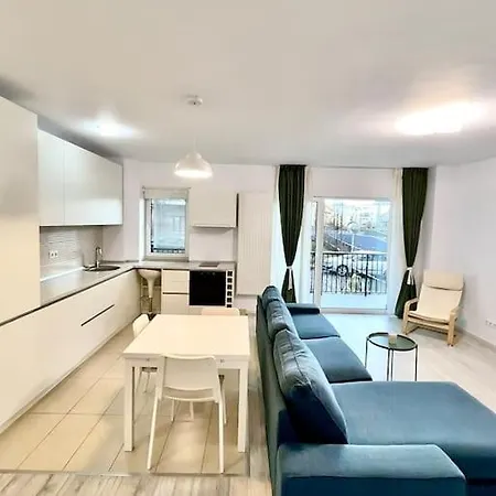 Lovely 1 Bedroom With Sunset Balcony