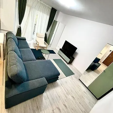 Lovely 1 Bedroom With Sunset Balcony *